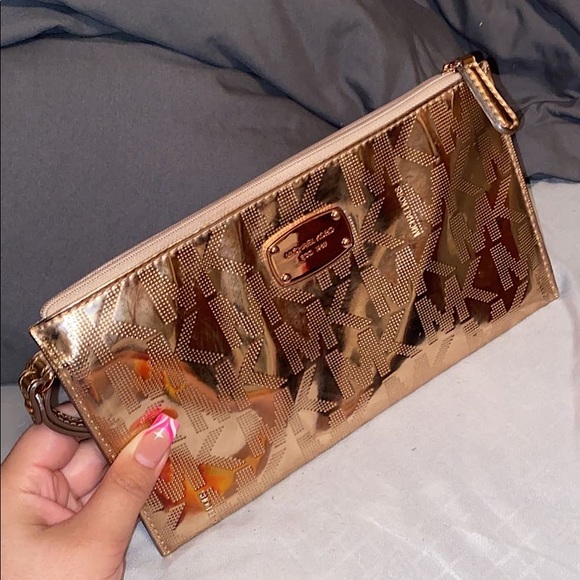 MICHAEL KORS gold wristlet wallet - Picture 1 of 5